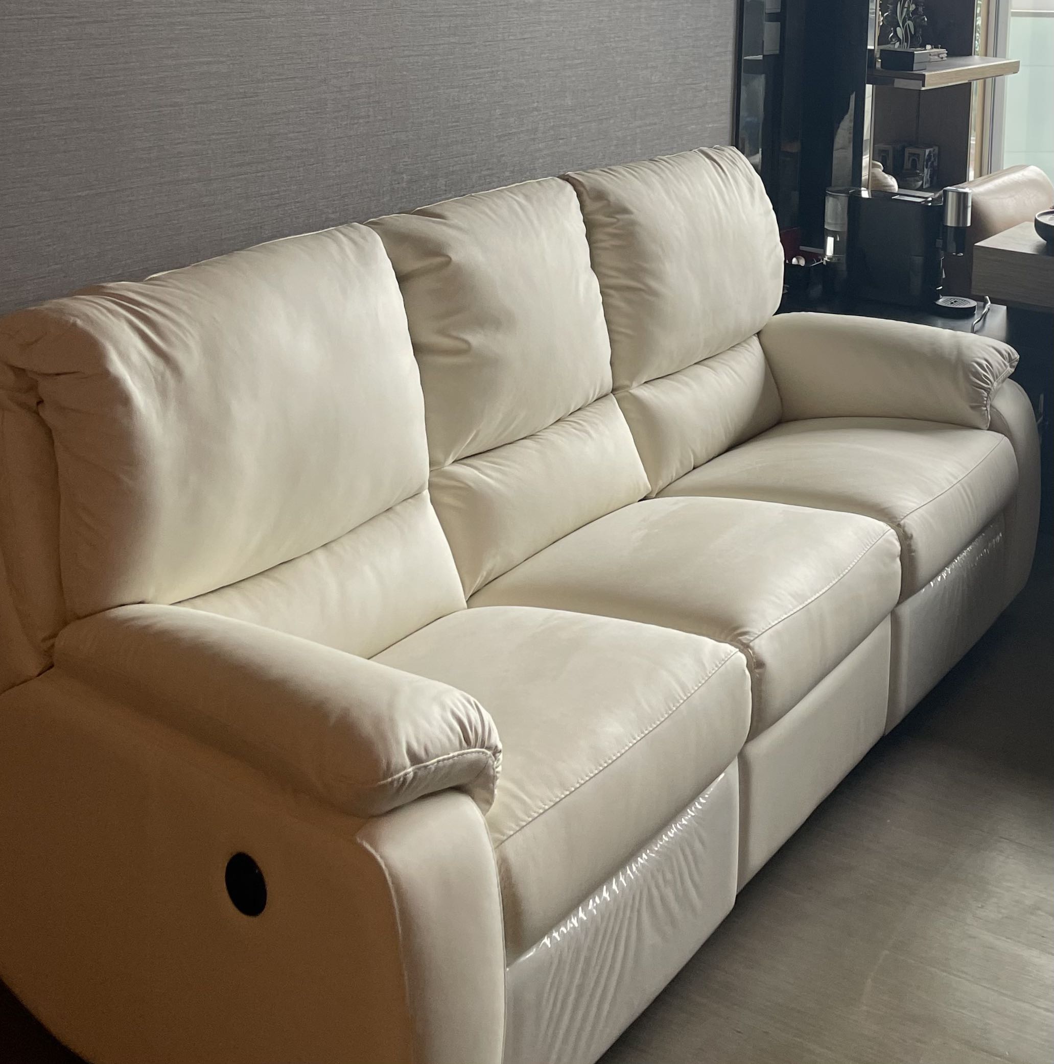White Leather Sofa Italo Moda Marsala Recliner, 傢俬＆家居, 傢俬, 梳化 Carousell