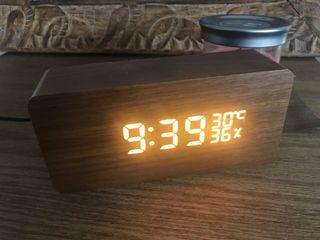 Wooden LED digital clock 🕰