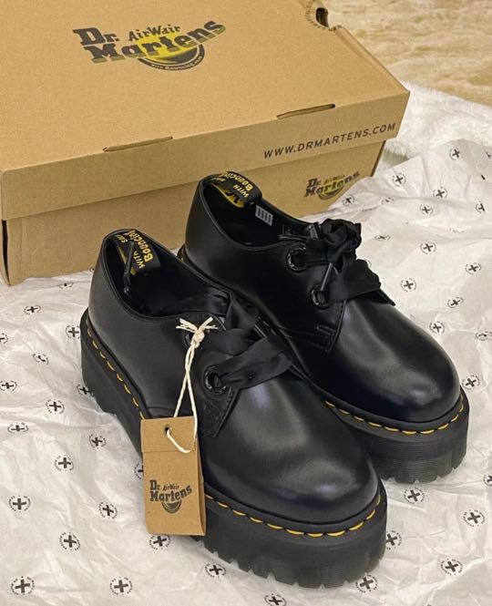 37］Dr Martens 1461 Holly 黑色厚底二孔絲帶🎀, 女裝, 鞋, 靴- Carousell