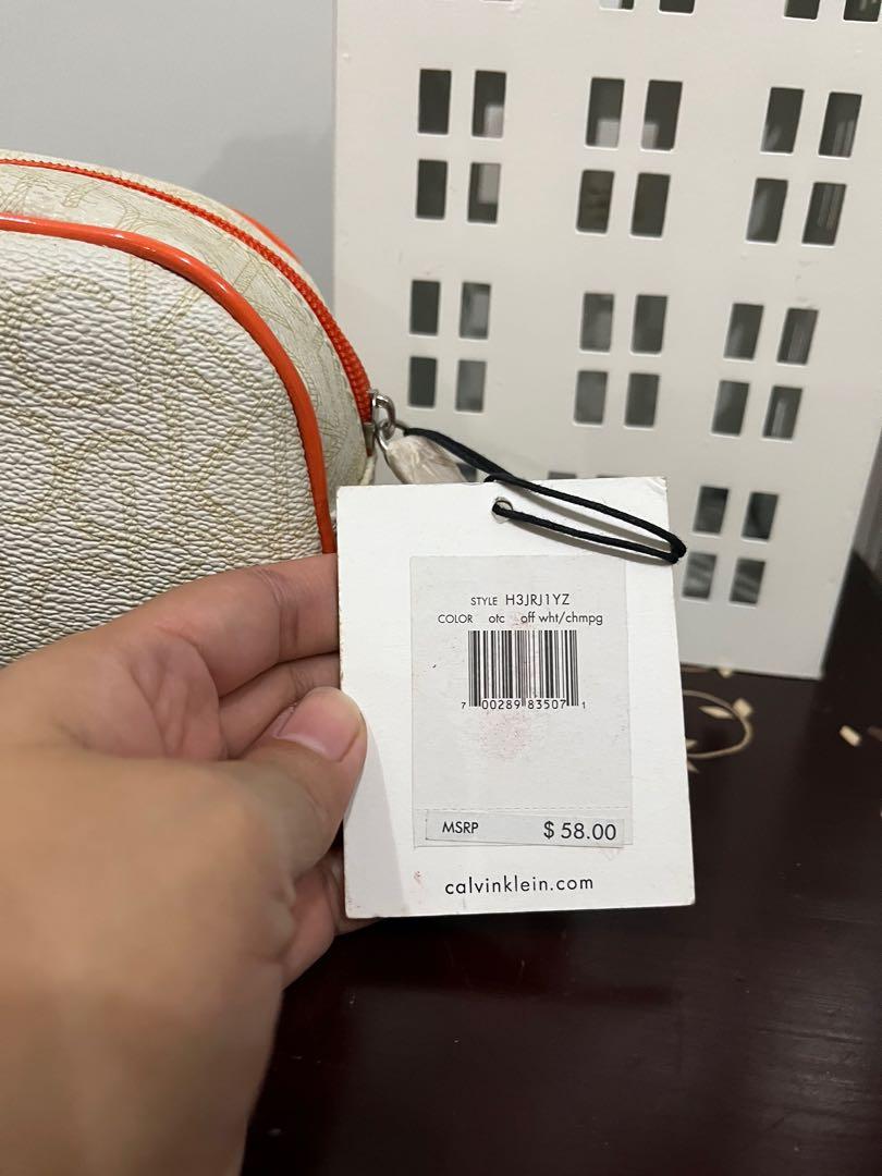 💯 Calvin Klein pouch with flaws (Category: Purses & Pouches) located in Taguig. Submitted by mypeg (Listing ID 1177230659, Image 2). Description: 💯 Calvin Klein pouch Brand new but with flaws due to storing RFS: moving out sale Delivery fee: c/o buyer MOP: GCASH, BDO, Metrobank 💯 Authentic, Good Buy Send me a message ☺️ .