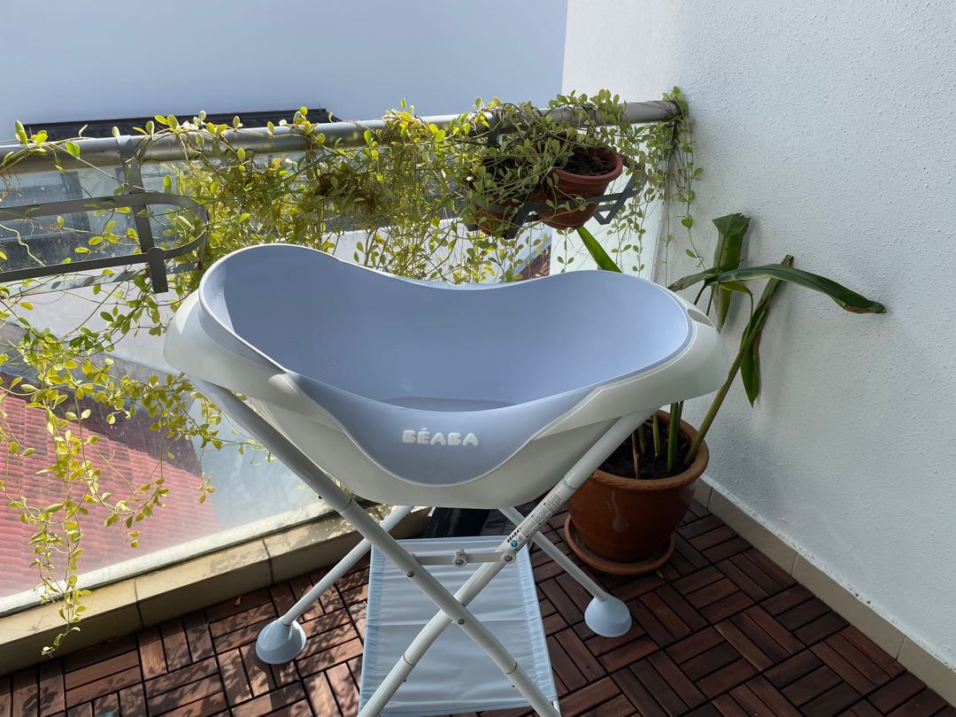 Beaba standing bath / baby bath stand, Babies & Kids, Bathing