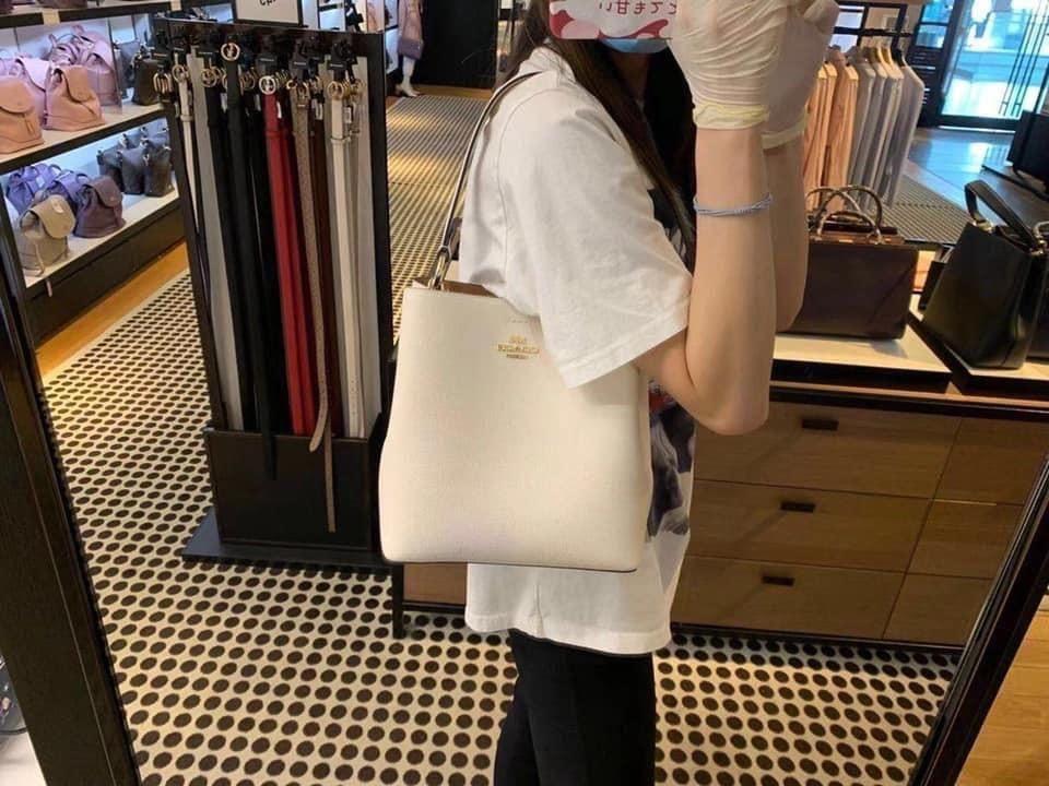 Coach town bucket bag white hotsell