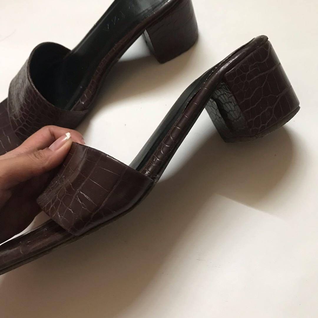 Dark brown croc leather block heels (Category: Heels) located in Davao. Submitted by msfranfine (Listing ID 1177032599, Image 2). Description: Size 9 - 26cm Bought from criza ph 2” block heels.
