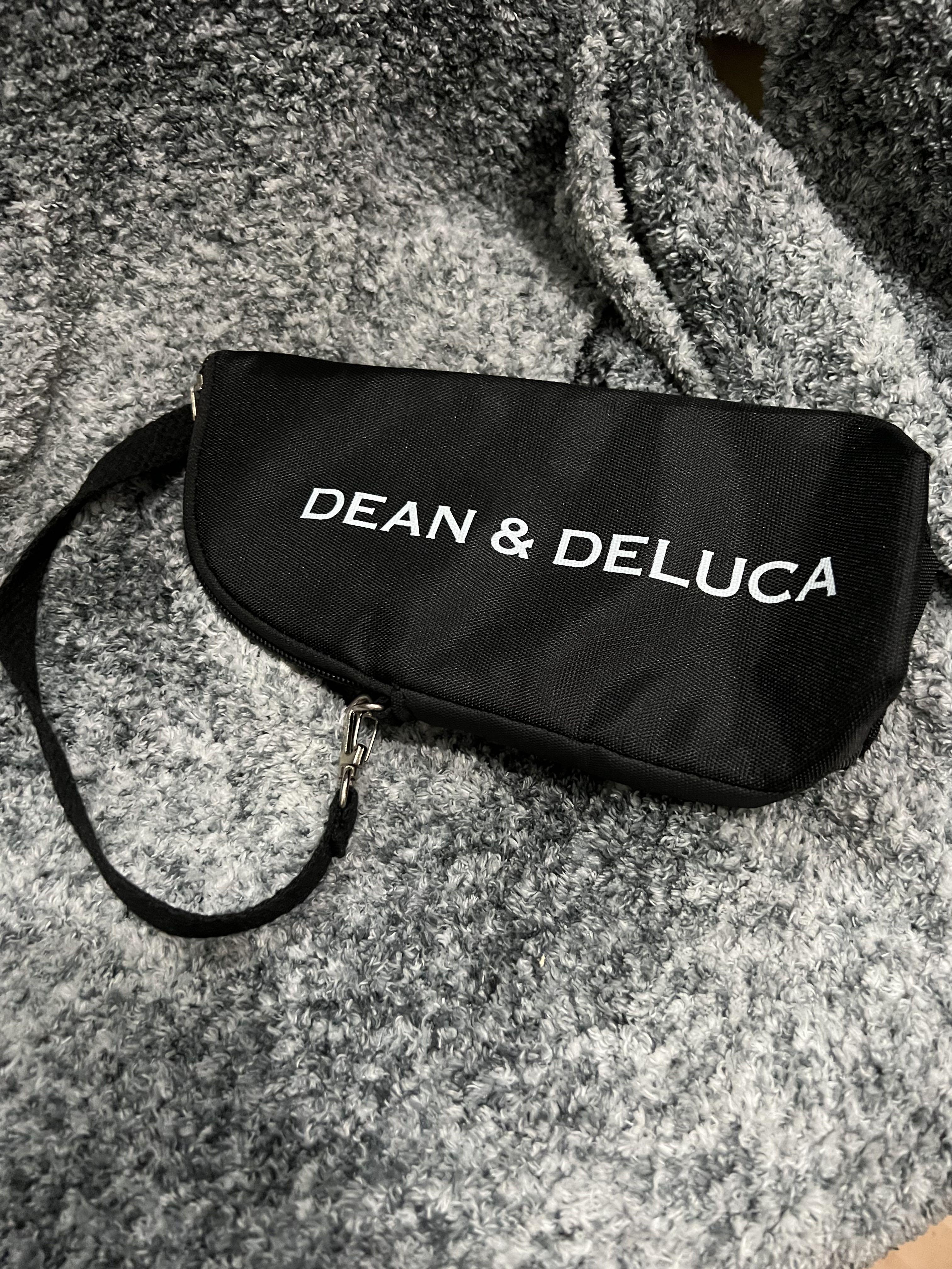 Dean & Deluca water bottle holder (Category: Water Bottles & Tumblers) located in Quezon City. Submitted by rnbhits (Listing ID 1177028992, Image 3). Description: Dean & Deluca Suitable for 500ML PET bottles Cold water bottle cover: horizontal (upper part) 7 (bottom) 6 x clam 23.5 x bottom clam 7cm.