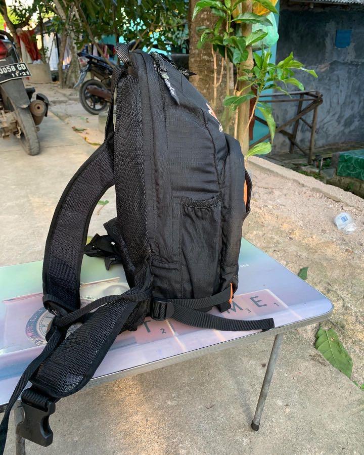 DEUTER backpack, Fesyen Pria, Tas 