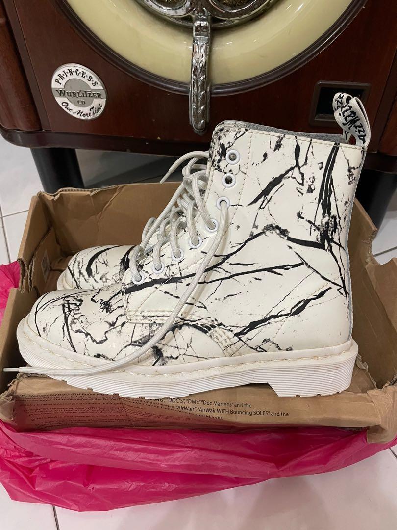 Marble discount dr martens