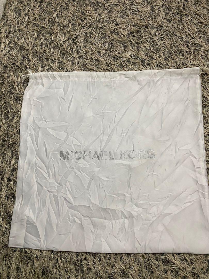 dust back michael kors Barang Mewah Aksesoris di Carousell