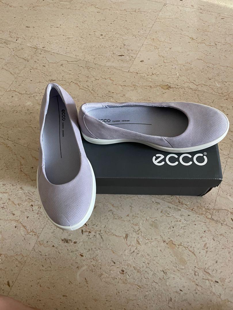 Ecco walking flats Women s Fashion Footwear Flats on Carousell
