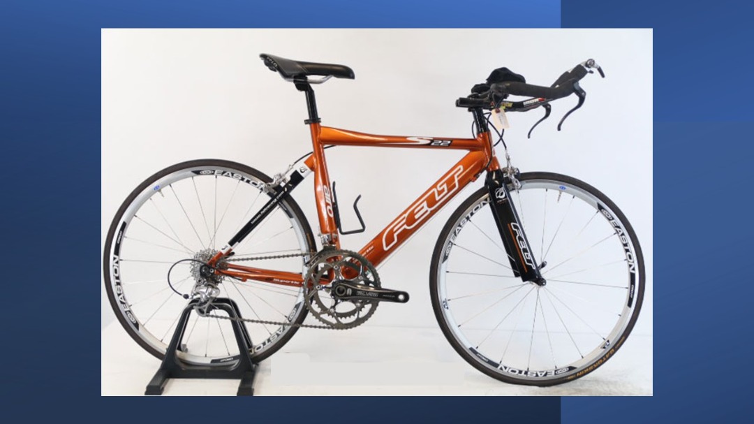 Felt s22 triathlon best sale bike