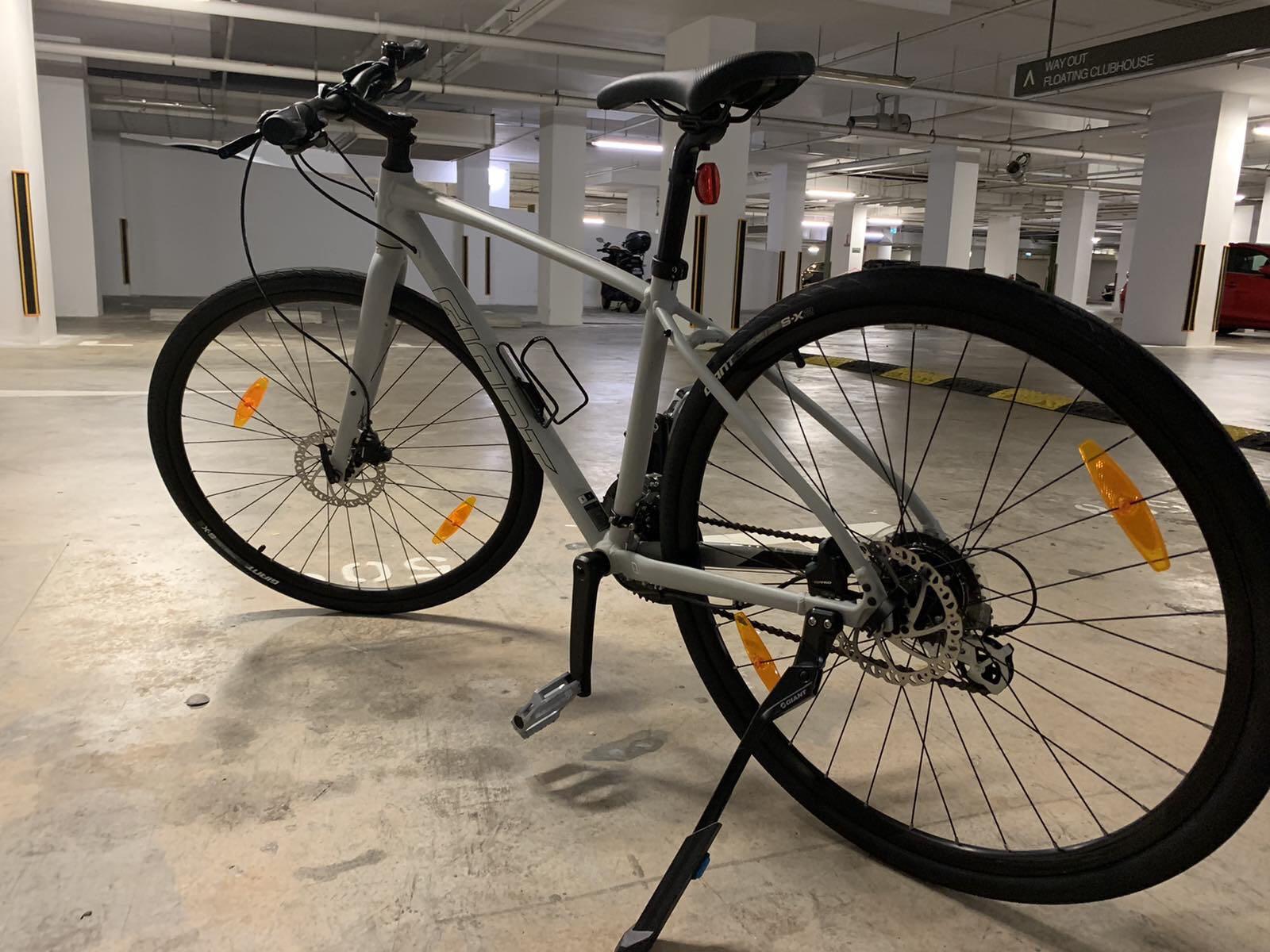 GIANT Escape 2 Disc Hybrid Bike Small Size Moving out Sale