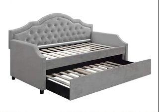 Ishan tufted day bed with pull out