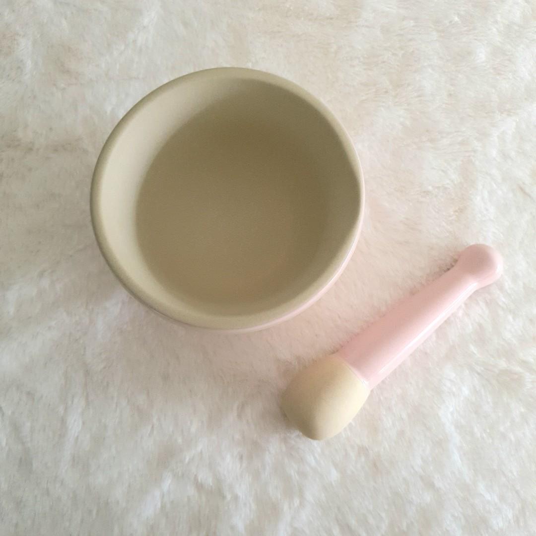 Le Creuset Mortar and Pestle Milky Pink, Furniture & Home Living