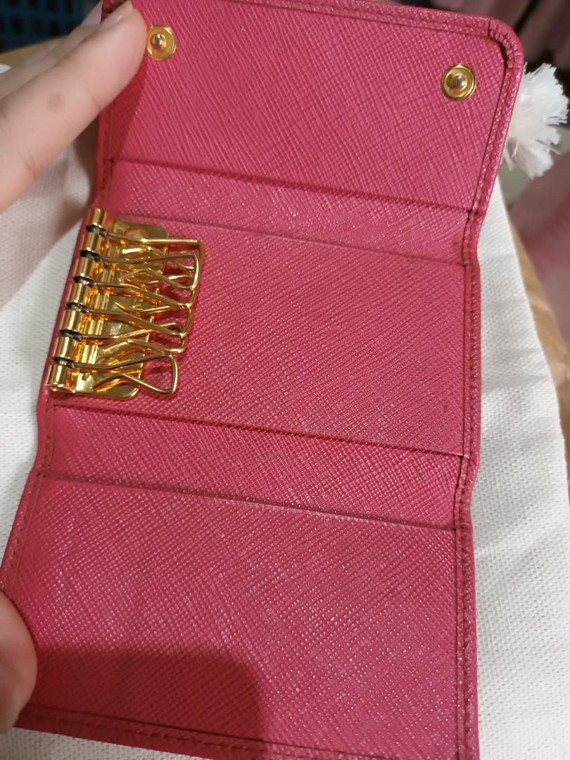 [LP na po] Prade 6 keyring pink (Category: Luxury Bags & Wallets) located in Taytay. Submitted by eiohjmrf (Listing ID 1177032959, Image 3). Description: Prada 6 Keyring Pink bought from a Japanese ebay reseller with 20k+ reviews. Hardware in front has a little peeling but other hardware are gold and shiny. Can hold up to 6 keys. has little dirt marks from the key holders but does not affect functionality..