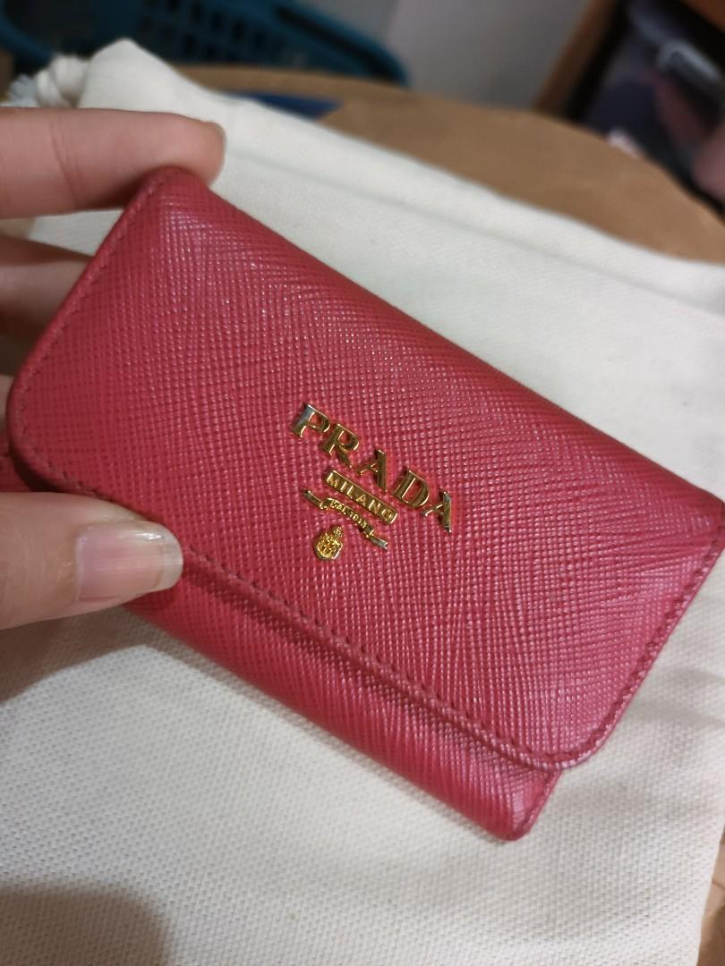 [LP na po] Prade 6 keyring pink (Category: Luxury Bags & Wallets) located in Taytay. Submitted by eiohjmrf (Listing ID 1177032959, Image 1). Description: Prada 6 Keyring Pink bought from a Japanese ebay reseller with 20k+ reviews. Hardware in front has a little peeling but other hardware are gold and shiny. Can hold up to 6 keys. has little dirt marks from the key holders but does not affect functionality..