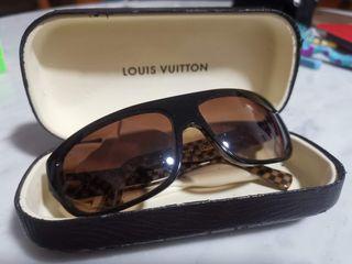 LV Mascot Pilot Sunglasses Louis Vuitton Z1030E, Luxury, Accessories on  Carousell