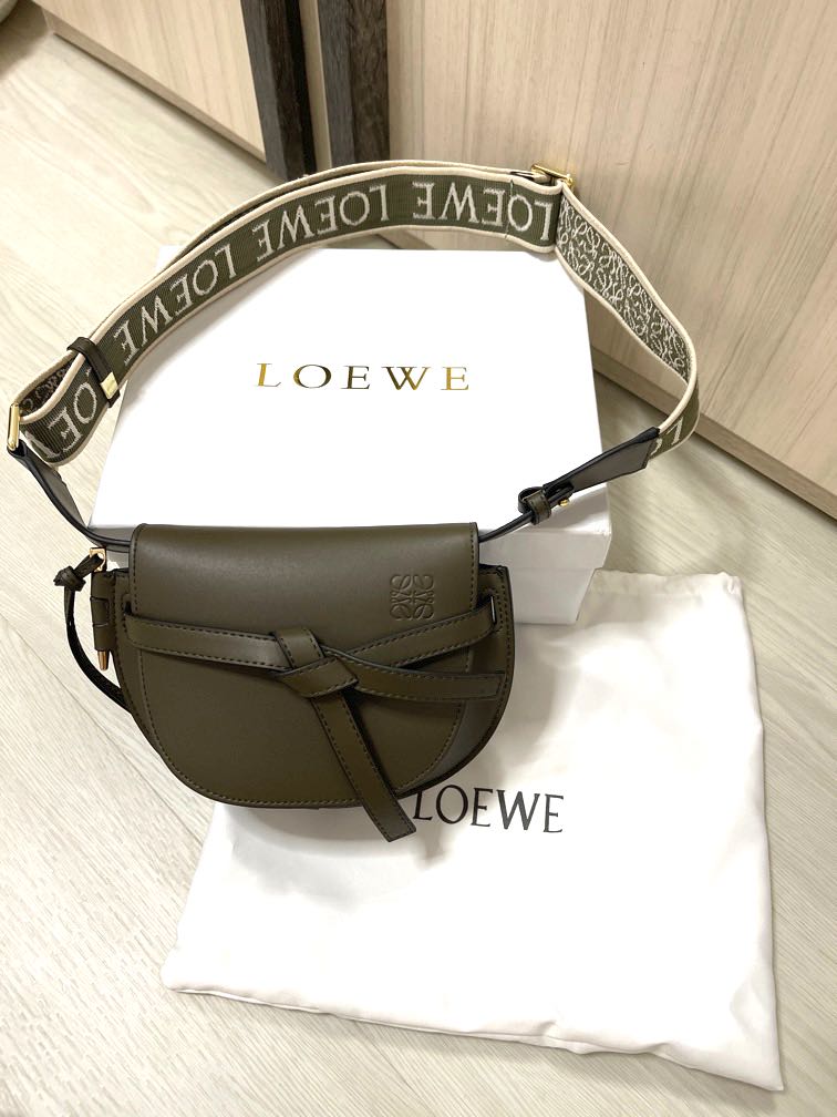 Pin by Mam Xoan on Lowe  Street style bags, Loewe gate bag, Mini bag outfit
