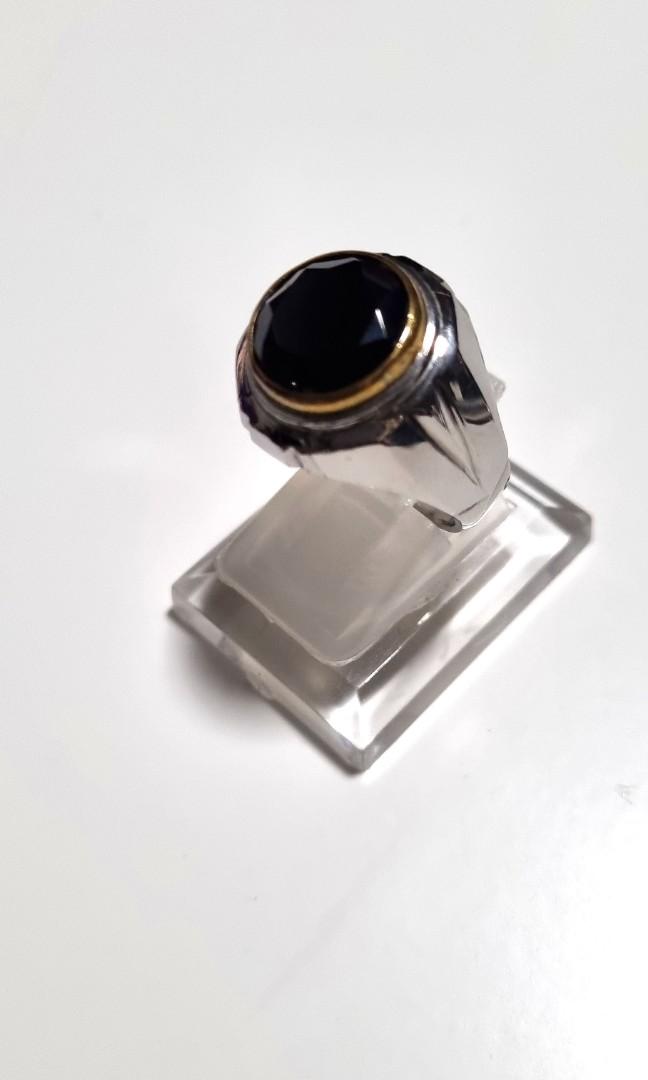 Garnet black discount