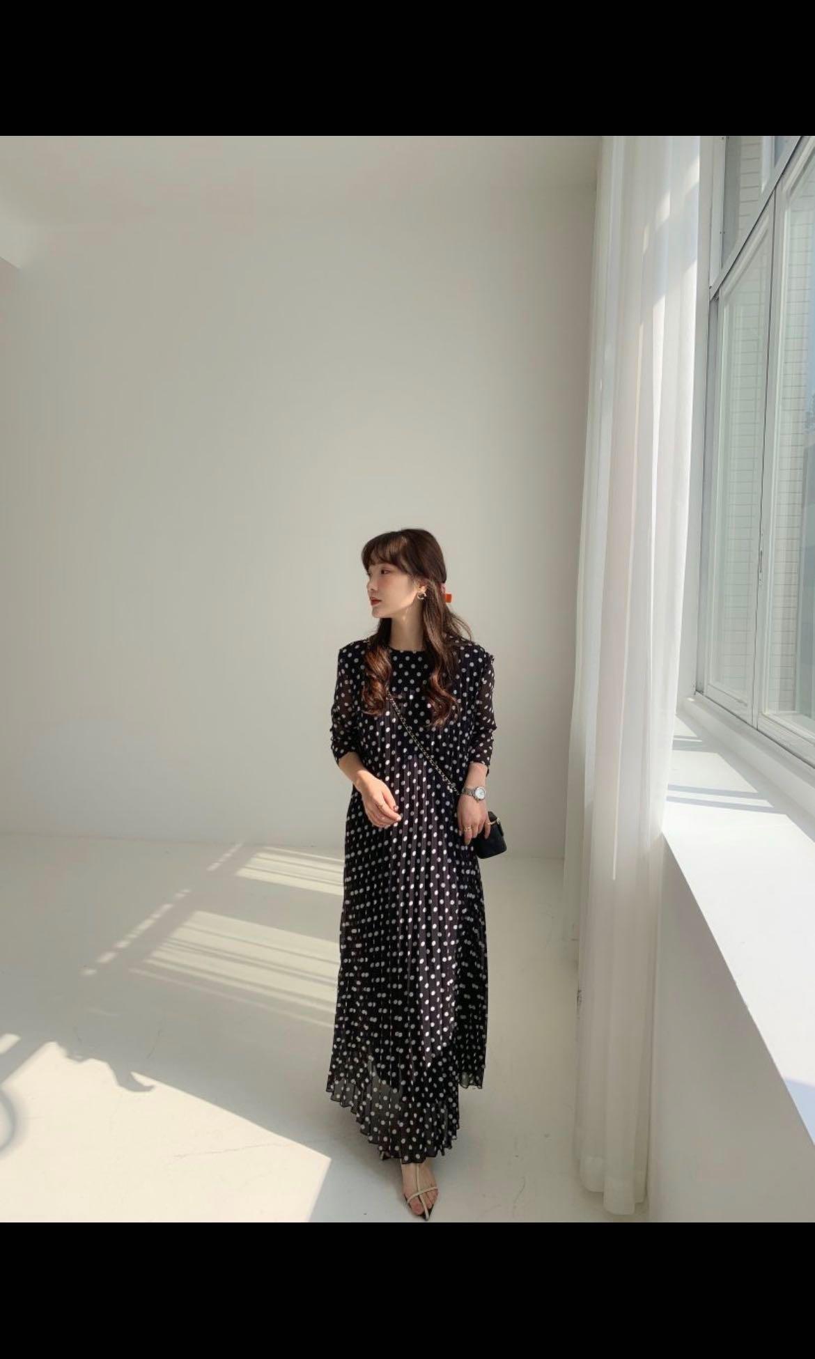 New Birthday Bash Dark Blue Polka Dot Long Dress 全新深藍色波點氣質連身裙 女裝 連身裙 套裝 連身裙 Carousell