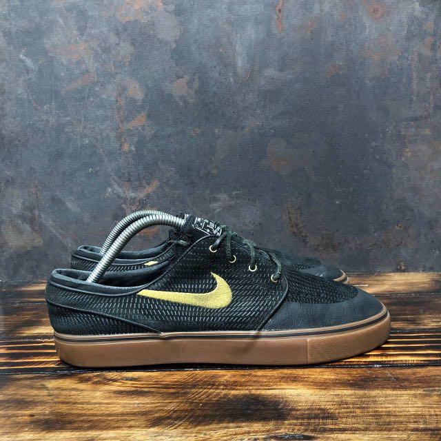 Nike janoski gum sole sales