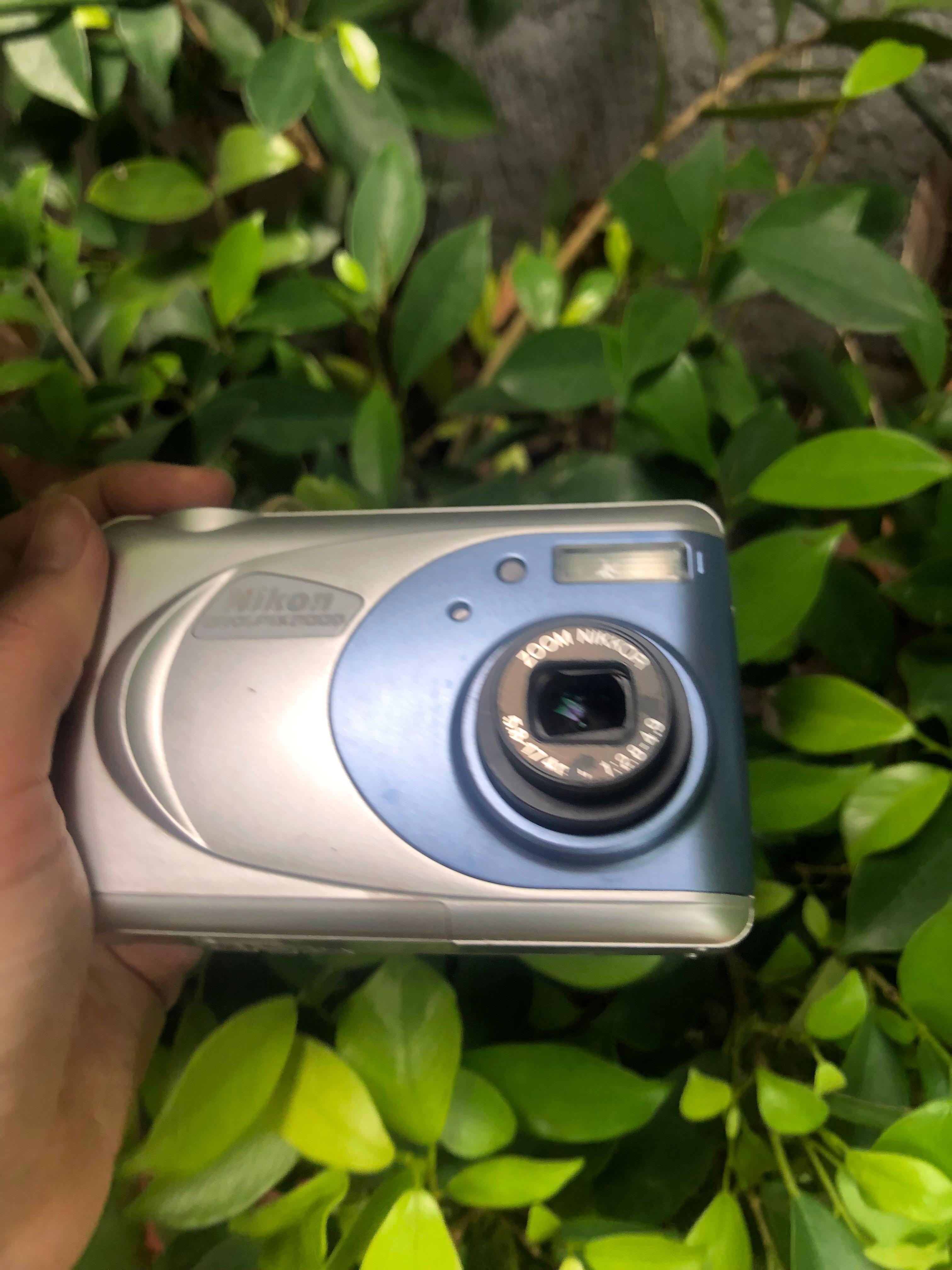 Nikon coolpix 2000, Photography, Cameras on Carousell