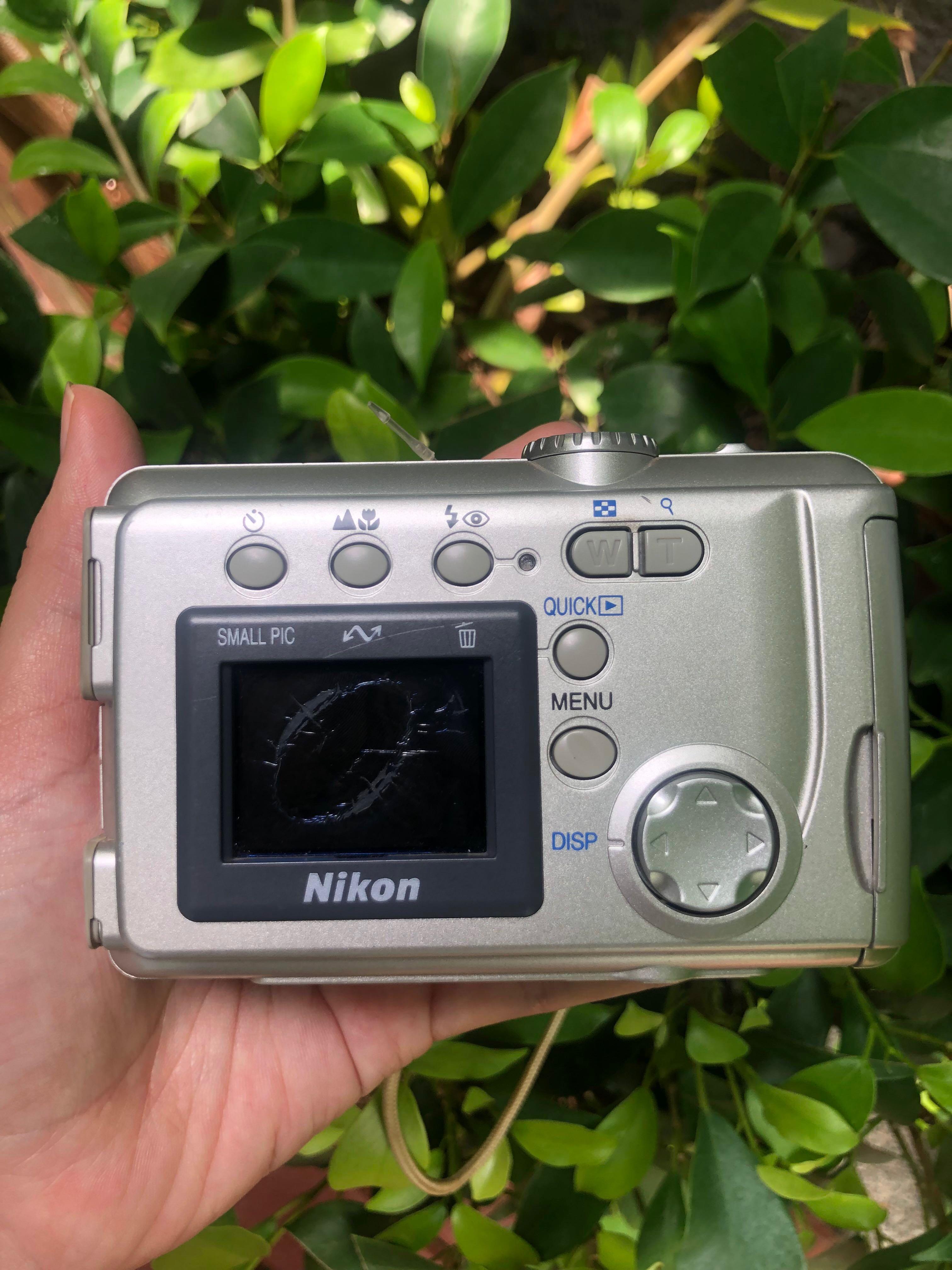 Nikon coolpix 2000, Photography, Cameras on Carousell