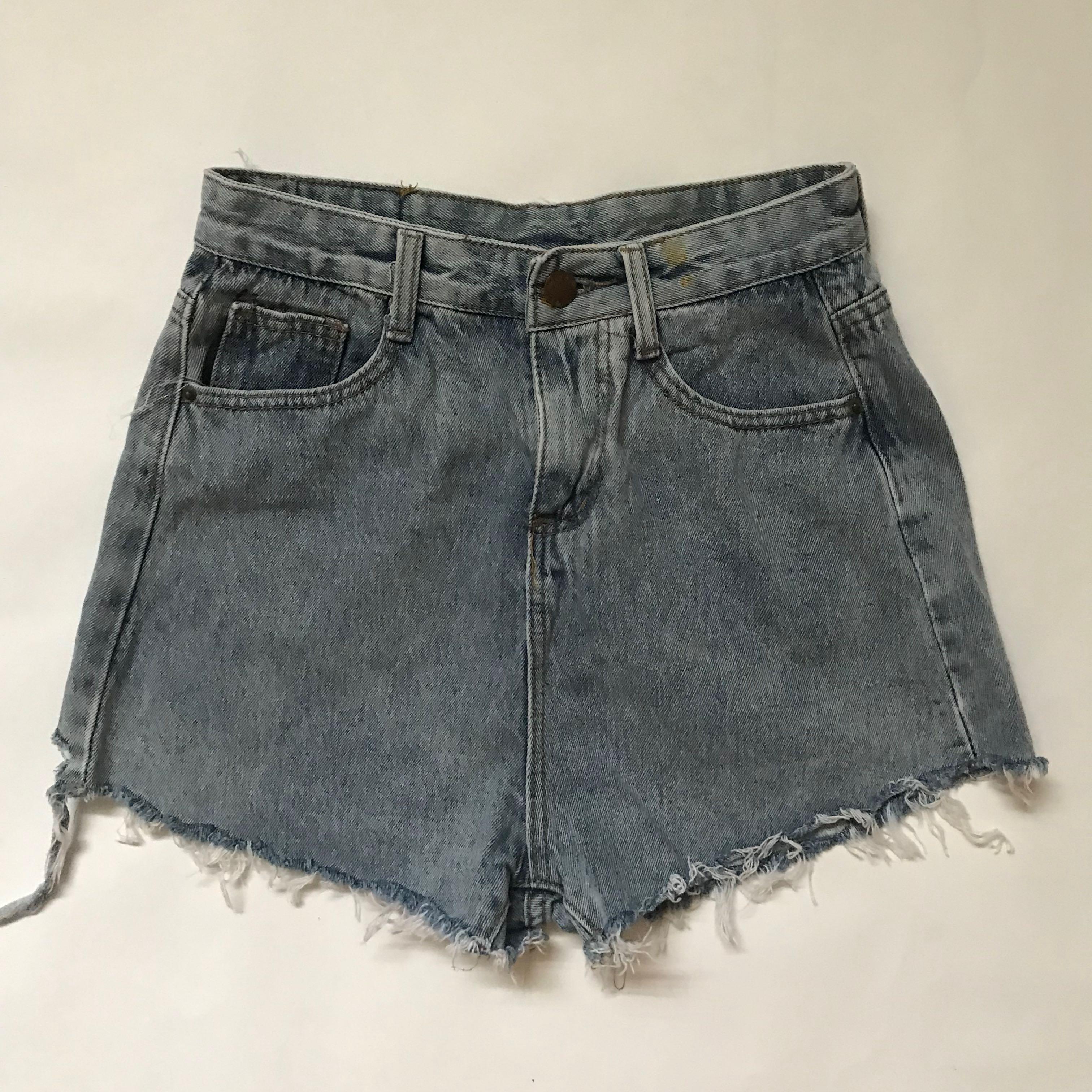 Shopcopper denim shorts with cutout (Category: Shorts) located in Davao. Submitted by msfranfine (Listing ID 1177035163, Image 1). Description: Has a cutout in the backside area Waist 26 inches Length 13.5 inches .