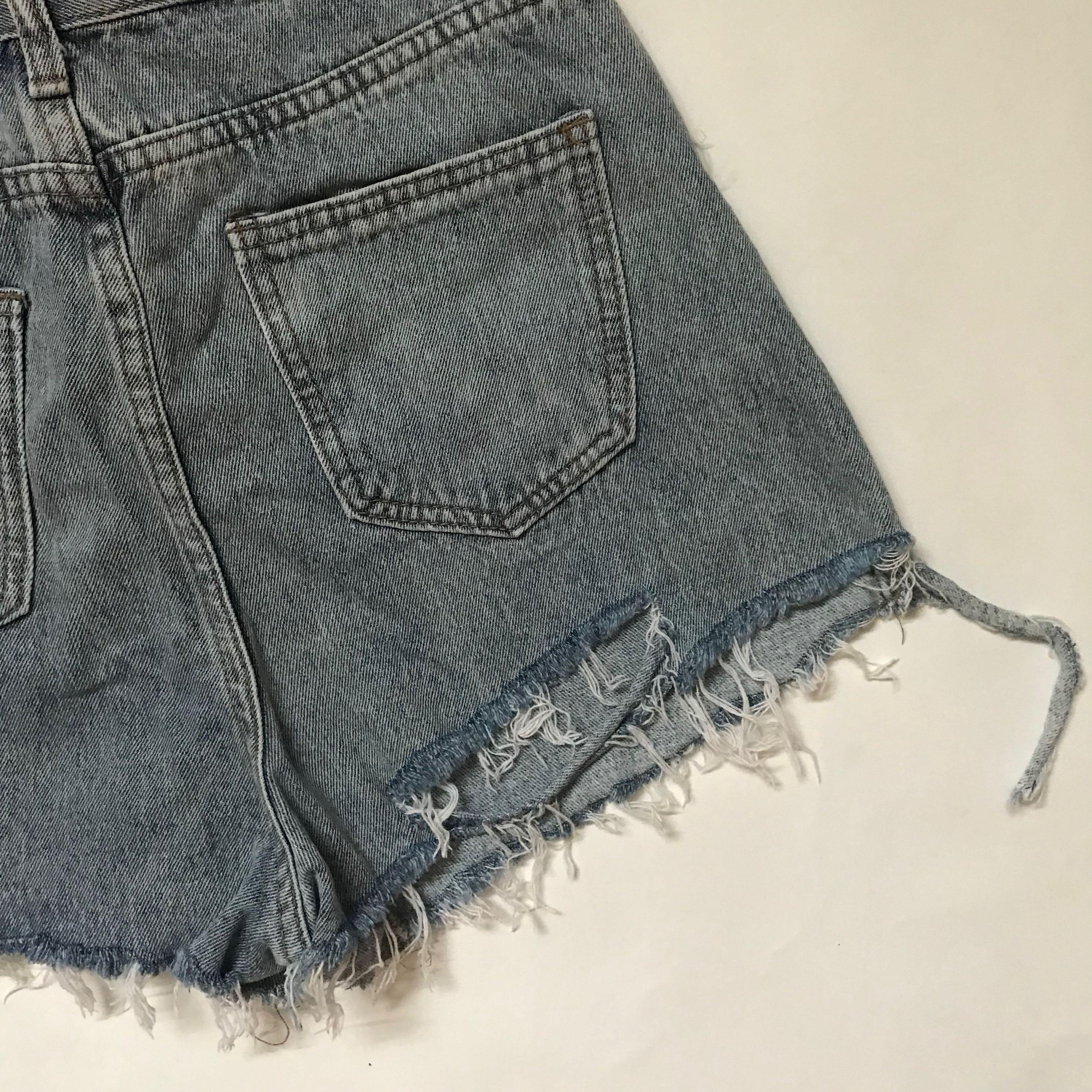 Shopcopper denim shorts with cutout (Category: Shorts) located in Davao. Submitted by msfranfine (Listing ID 1177035163, Image 3). Description: Has a cutout in the backside area Waist 26 inches Length 13.5 inches .