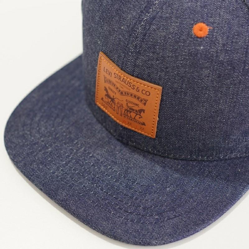 Snapback levis store