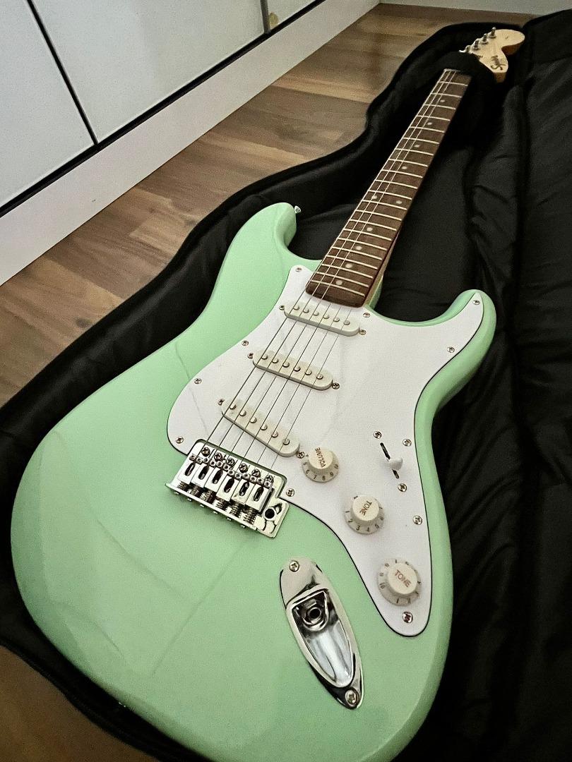 Squier stratocaster mint green sale