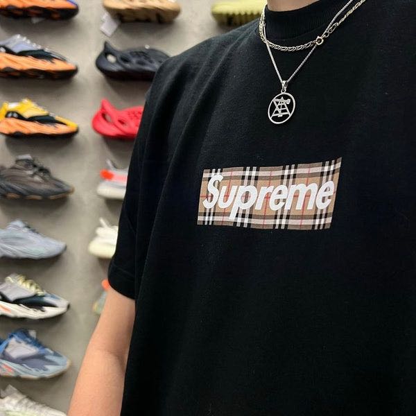 S-XL SUPREME X BURBERRY Box Logo Tee Black Instock, Men's