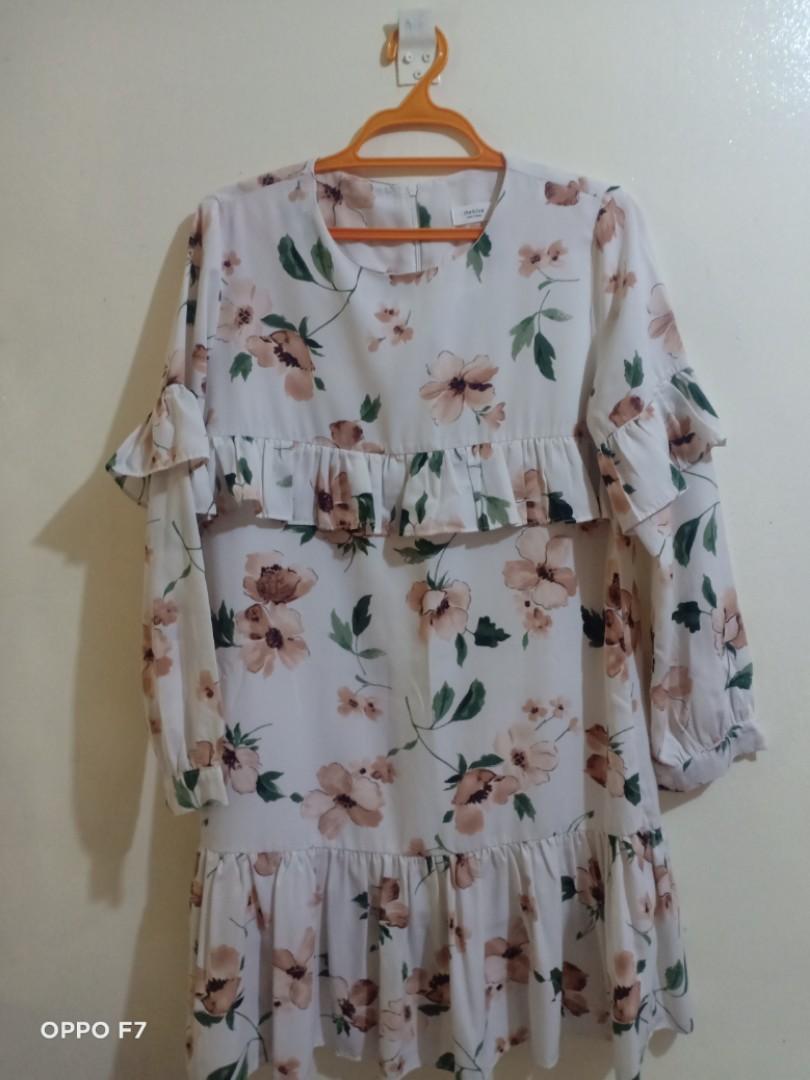 Take all branded formal dress (Category: Dresses) located in Davao. Submitted by luxxesforme (Listing ID 1177111457, Image 3). Description: Mango, Samlin at iba pa. Well used, taken care of. Medium to Large size can fit..
