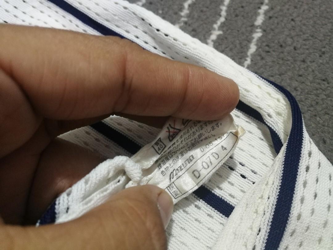 Mizuno tokyo store silver