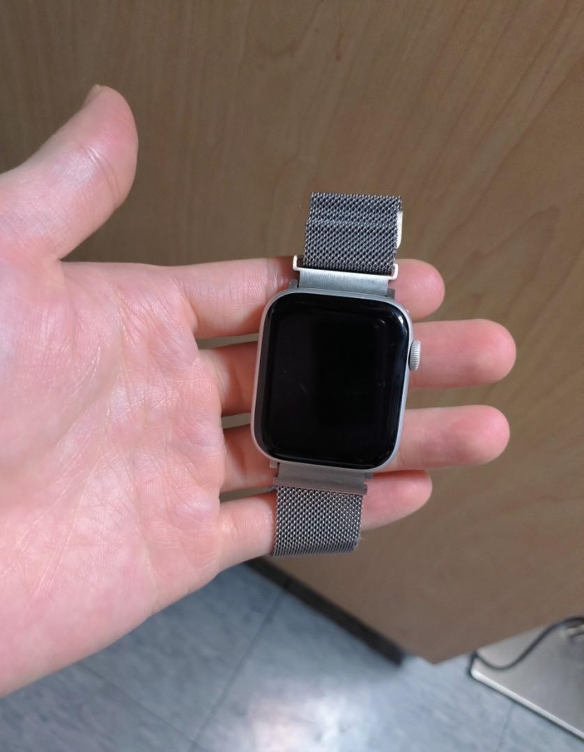 Silver aluminum apple deals watch with milanese loop