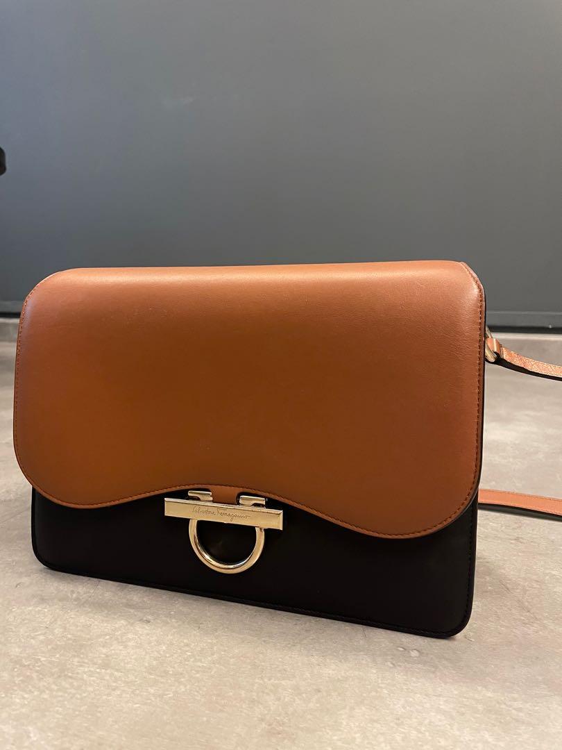 Salvatore ferragamo joanne clearance leather shoulder bag