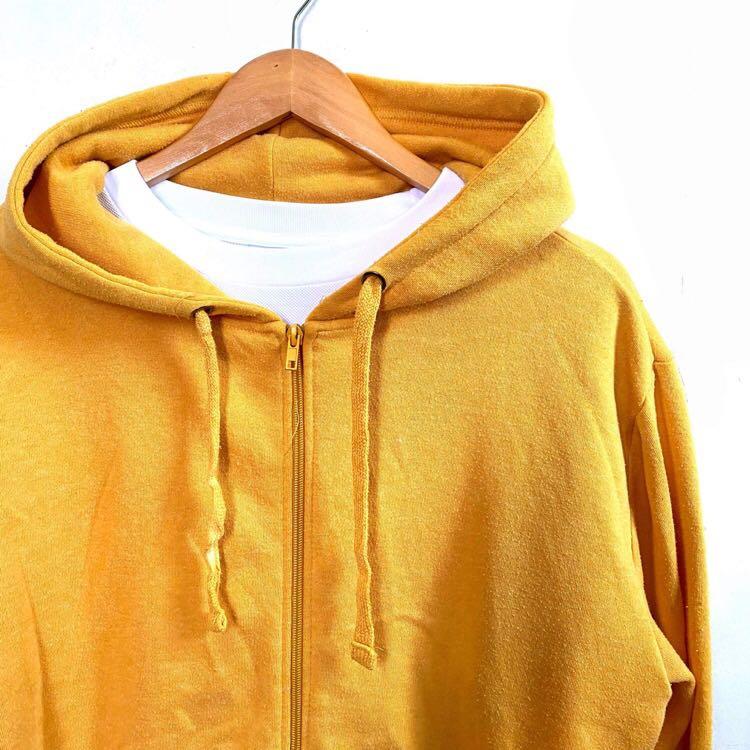 Bench hoodie essentials (Category: Coats, Jackets and Outerwear) located in Paranaque City. Submitted by benitez098 (Listing ID 1177401414, Image 1). Description: Length: 27 Width: 22 .