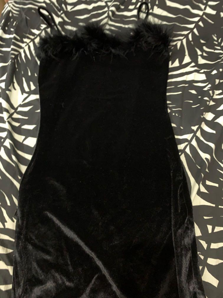 Black Fur Bodycon Dress (Category: Dresses) located in Pasig City. Submitted by lyly8 (Listing ID 1175548598, Image 2). Description: Fits small size It has zipper on the side Perfect for parties/nightouts Very pretty Never used Please no haggling last price posted! #4theplanet.