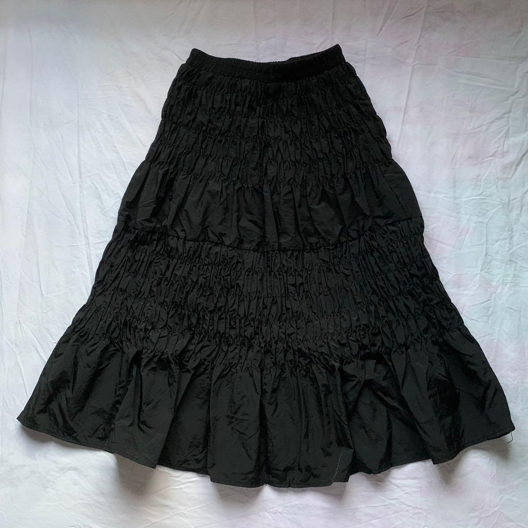 Black Maxi Gothic Goth Aesthetic Long Skirt (Category: Skirts) located in Antipolo. Submitted by stroberisof (Listing ID 1177361719, Image 2). Description: waist: 24 - 32 inches length: 28.5 inches condition: 10/10.