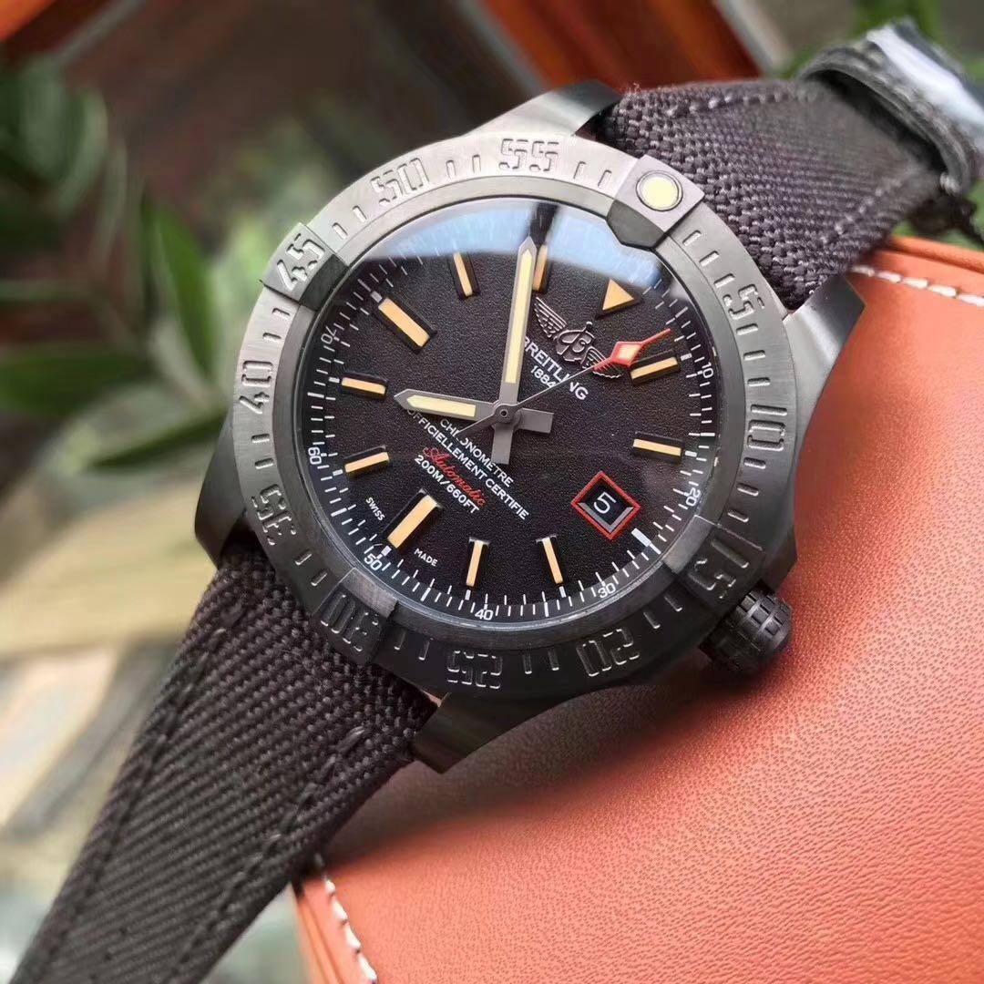 Breitling avenger sales 44mm blackbird