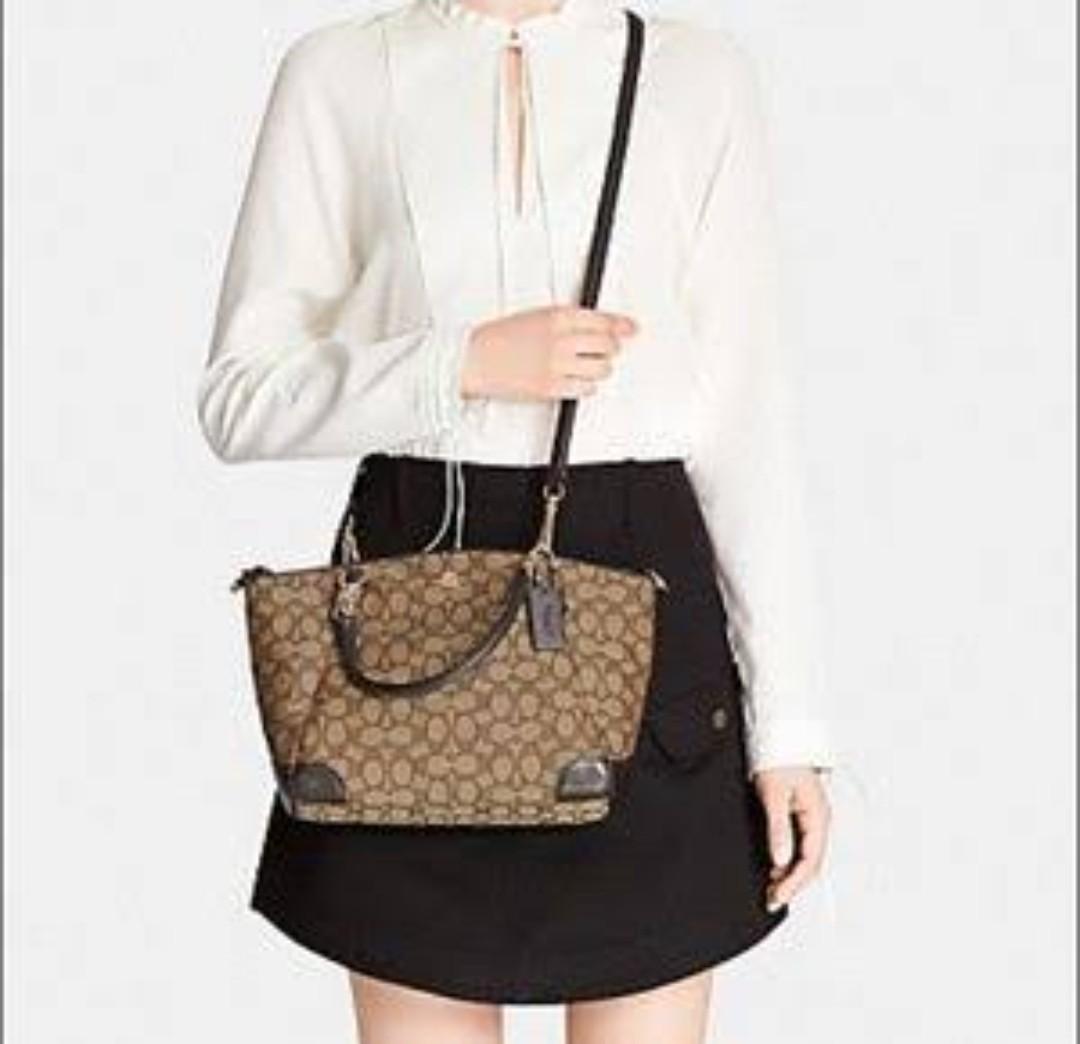 Coach Small Kelsey Satchel (Pink) (Category: Luxury Bags & Wallets) located in San Juan City. Submitted by wannederfully_made (Listing ID 1177356184, Image 2). Description: RFS: sling too long for me #genzboss.