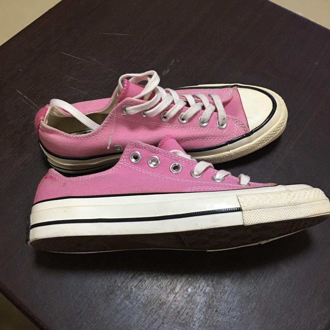 Pink low cheap converse