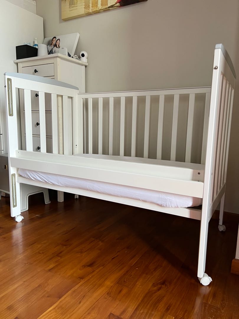 European dropside cot (Option to add SofzSleep Latex Mattress, Babies