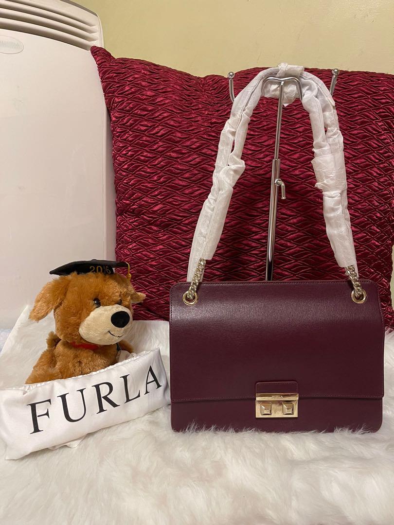 FURLA BELLA SHOULDER/CROSSBODY BAG (Category: Luxury Bags & Wallets) located in Makati City. Submitted by foxy71 (Listing ID 1177303909, Image 1). Description: Dimension : 30 x 22 x 11 💯authentic, bought from Italy. .
