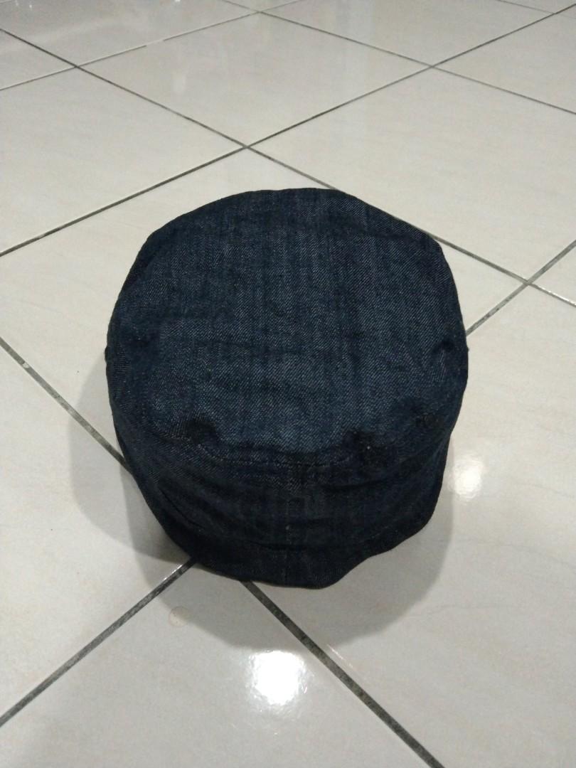 GAP (Category: Cap & Hats) located in Bandar Labuan. Submitted by daus_danzig (Listing ID 1177392340, Image 3). Description: Full cap Kain Denim Design Tactical Scoop Lembut Saiz Dewasa Made in China Minat roger.