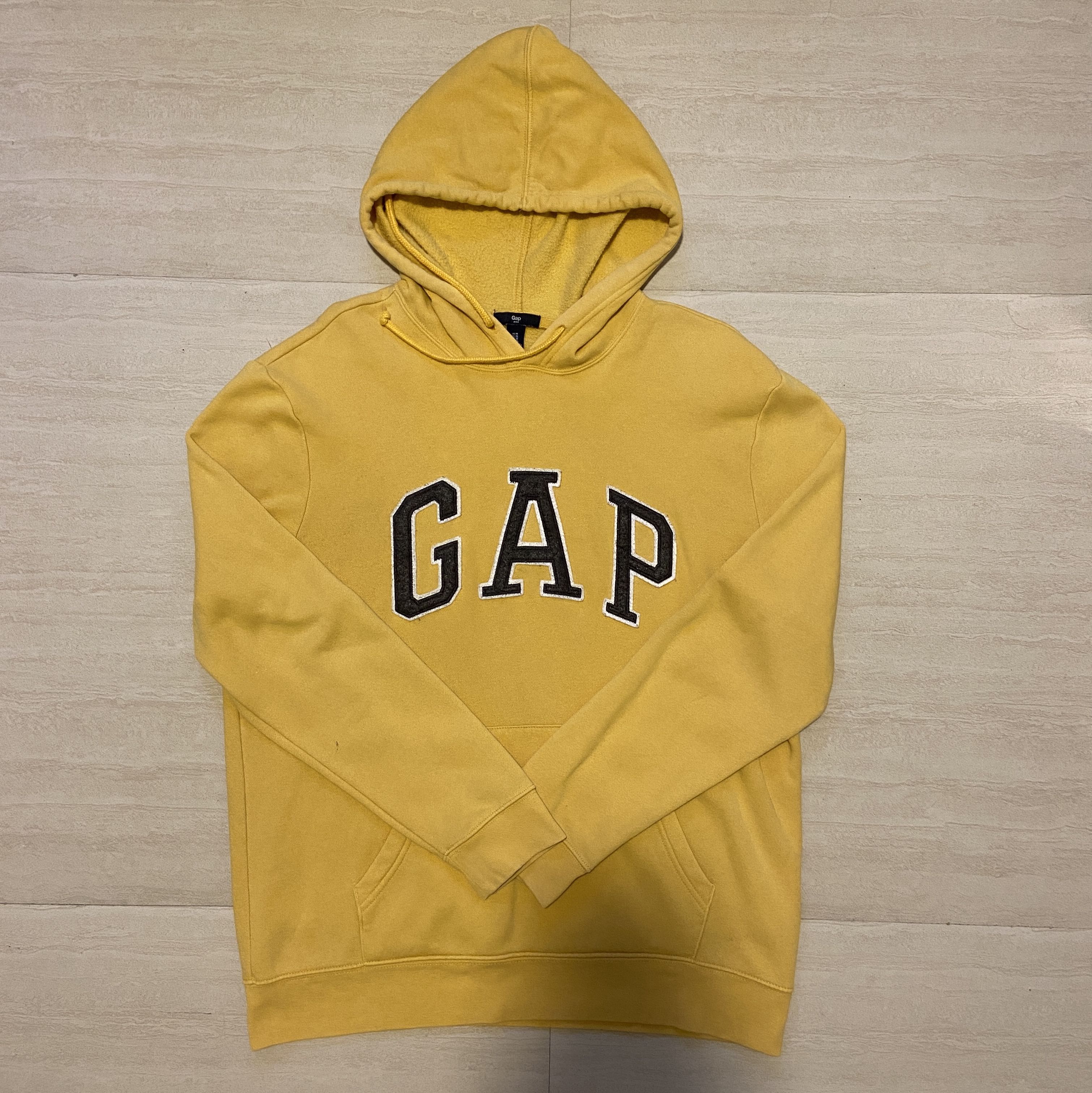 Yellow gap sweatshirt deals