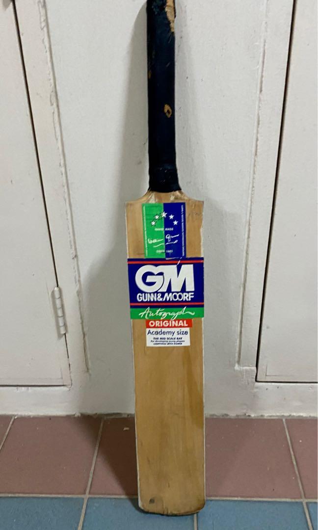 GM(GUNN & MOORE) cricket bat Autographs Original Academy size, Sports