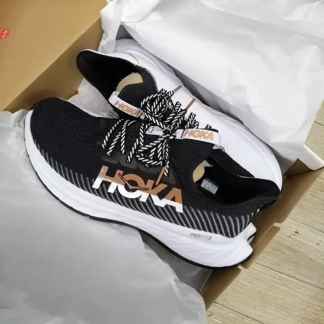 代購Hoka One One Carbon X3黑白色男女裝跑步鞋, 男裝, 鞋, 波鞋