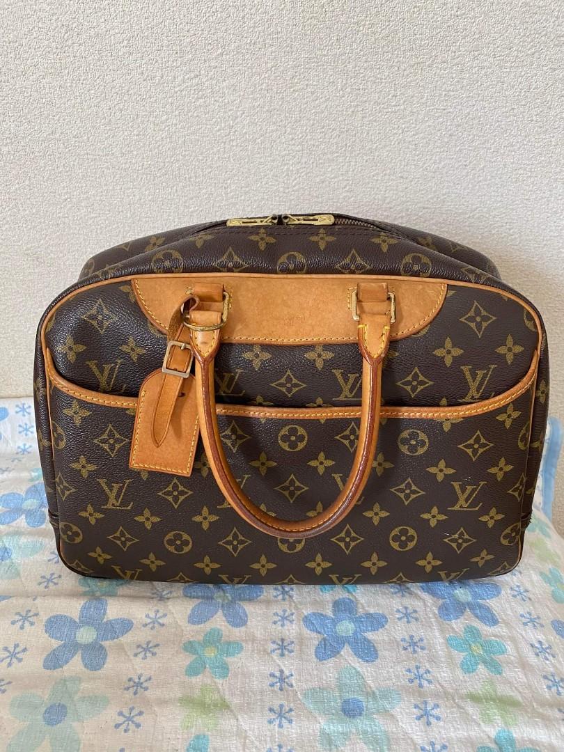 LV DEAUVILLE (Category: Luxury Bags & Wallets) located in Manila. Submitted by rarachang_closet (Listing ID 1177251116, Image 1). Description: Onhand🎌 Pre-Owned LV Deauville bag Bag only EUC EDA:10-15days waiting Plus local sf.