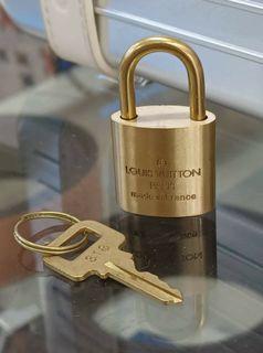 Authentic LOUIS VUITTON Lock And Key Set Padlock Made In France,no315
