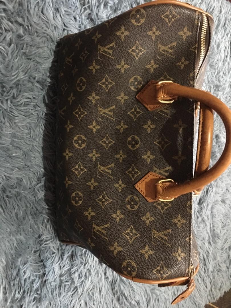LV Speedy 35 coded (Category: Luxury Bags & Wallets) located in Puerto Princesa. Submitted by Megz2303-56298 (Listing ID 1177340666, Image 1). Description: Speedy 35 LV searchable code well loved and in still in good condition handles and piping are all intact and in good condition with signs of use (see pictures of zipper leaf) L: 13 in, H: 9 in, W: 7 in note: zipper leaf needs repair .