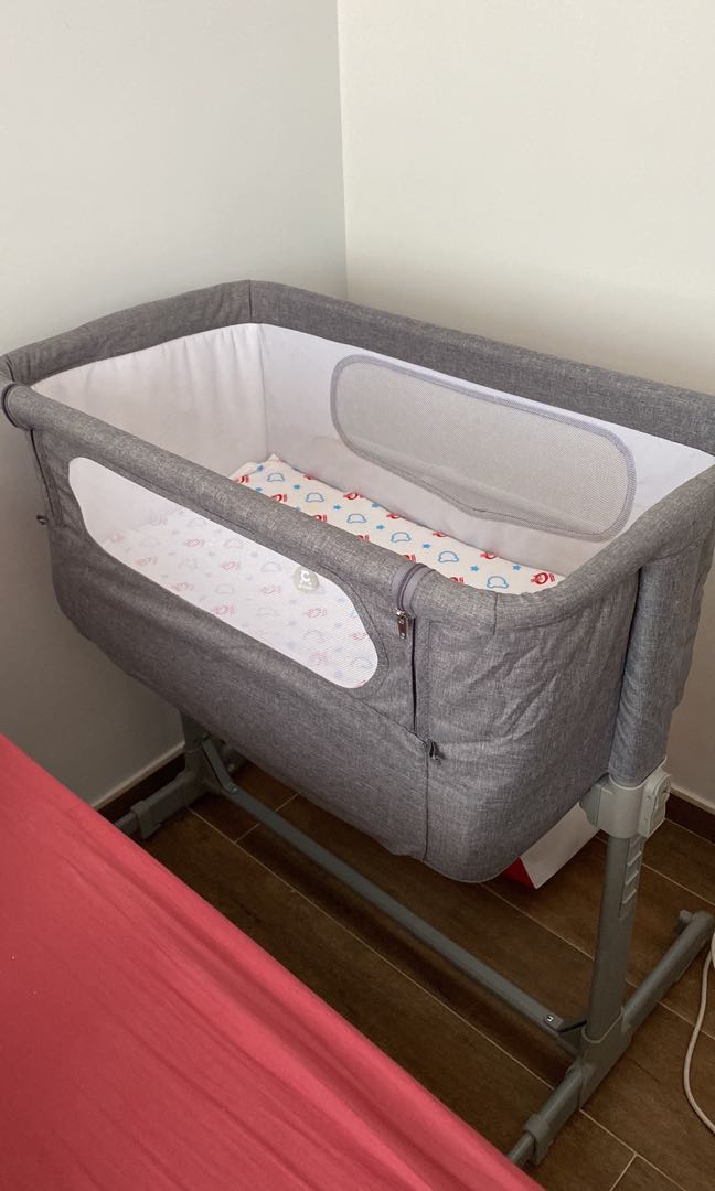 Natures purest childcare nia bedside sleeper, 兒童＆孕婦用品, 兒童傢具, 兒童傢具 嬰兒床